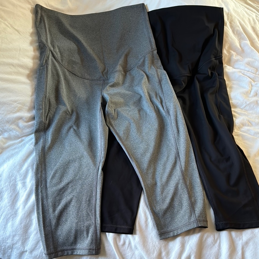 Cropped maternity leggings with pockets